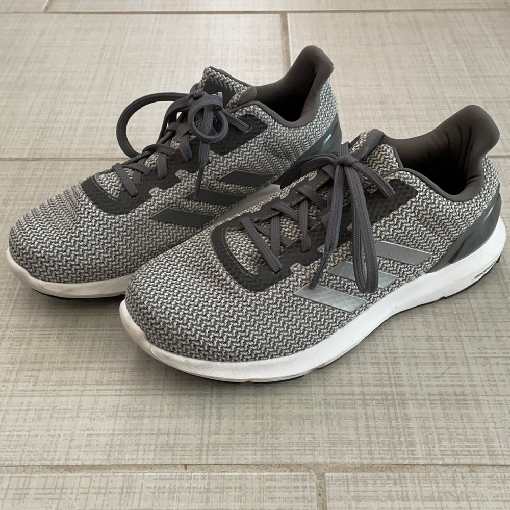 Adidas Women’s Cosmic 2 SI W Running Shoe Size 9